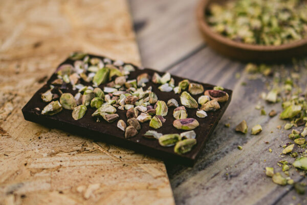 Chocolate Oscuro Peruano 55% con Pistachos Naturales