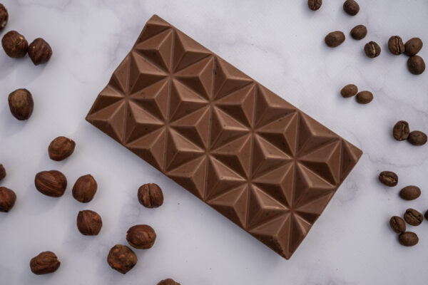 Chocolate Colombiano con Leche , Avellanas y Café Natural