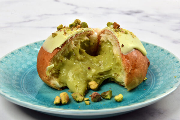 Brioche relleno de crema de pistacho - Imagen 2